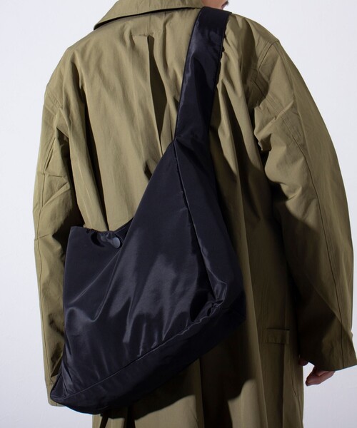 GLOSTER（グロスター）の「【GLOSTER/グロスター】ビッグショルダーバッグ（ショルダーバッグ・メンズ・ブラック・FREE）」の4枚目の写真