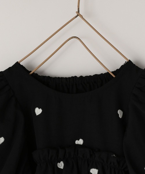 LOWRYS FARM（ローリーズファーム）の「ハートシシュウワンピースＳＳ　 100531（ワンピース・キッズ・ブラック/ピンク/その他/ブルー・110cm/120cm/130cm/140cm/150cm）」の6枚目の写真