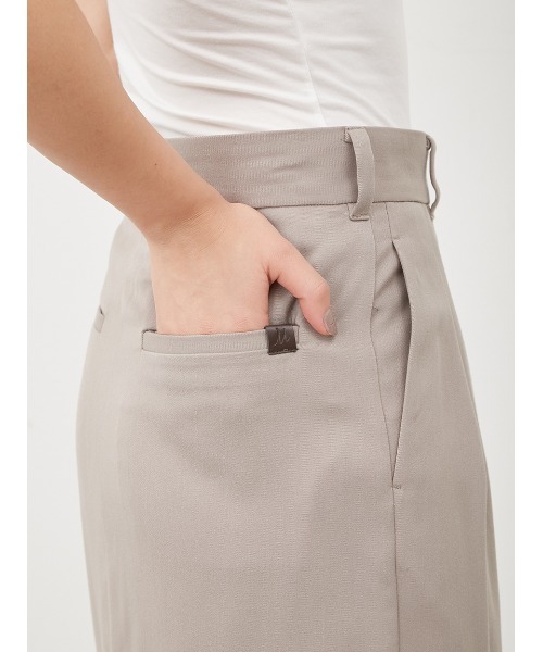 Mila Owen（ミラオーウェン）の「フロントベンツ2タックストレートスカート（スカート・レディース・ストライプ/ベージュ/チャコールグレー・1/0）」の12枚目の写真