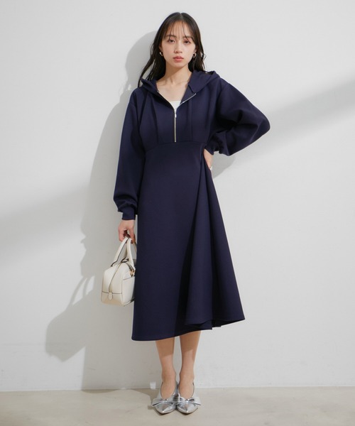 VIS（ビス）の「スフレタッチフーディーワンピース【洗える】（ワンピース・レディース・キナリ/ネイビー・FREE）」の17枚目の写真