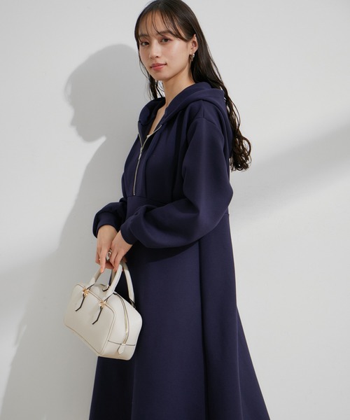 VIS（ビス）の「スフレタッチフーディーワンピース【洗える】（ワンピース・レディース・キナリ/ネイビー・FREE）」の19枚目の写真
