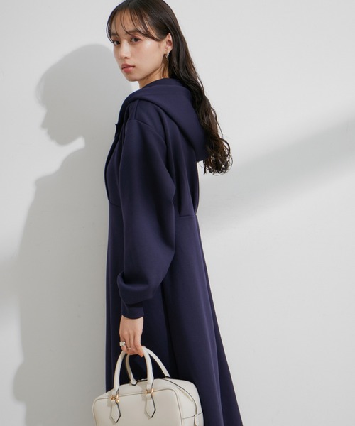 VIS（ビス）の「スフレタッチフーディーワンピース【洗える】（ワンピース・レディース・キナリ/ネイビー・FREE）」の20枚目の写真