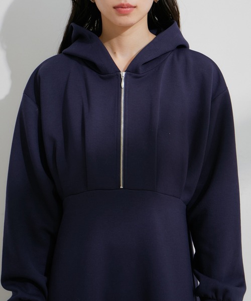 VIS（ビス）の「スフレタッチフーディーワンピース【洗える】（ワンピース・レディース・キナリ/ネイビー・FREE）」の3枚目の写真