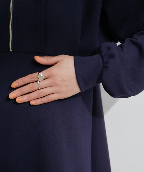 VIS（ビス）の「スフレタッチフーディーワンピース【洗える】（ワンピース・レディース・キナリ/ネイビー・FREE）」の5枚目の写真