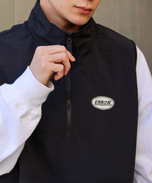 SPINNS(スピンズ)の「【ユニセックスで着用可能】ERROR刺繍ロゴ ナイロンハーフジップベスト(ベスト・メンズ・ブルー/ブラック/カーキ/グレー/ネイビー・ONESIZE)」の19枚目の写真