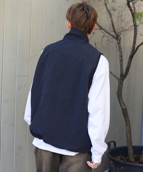 SPINNS(スピンズ)の「【ユニセックスで着用可能】ERROR刺繍ロゴ ナイロンハーフジップベスト(ベスト・メンズ・ブルー/ブラック/カーキ/グレー/ネイビー・ONESIZE)」の13枚目の写真