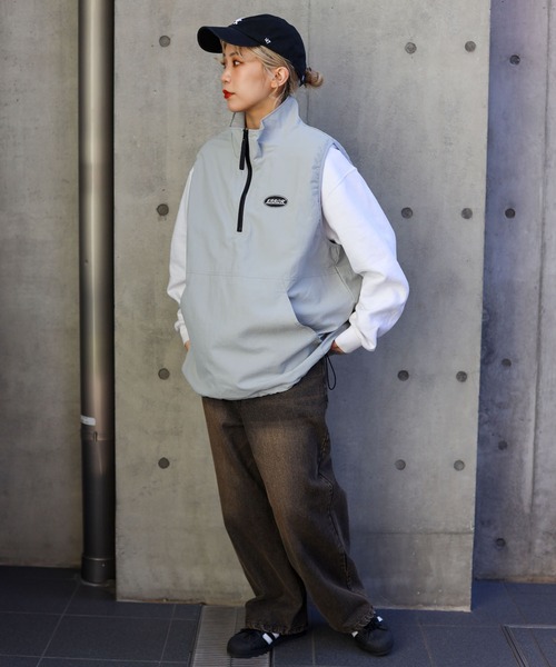 SPINNS(スピンズ)の「【ユニセックスで着用可能】ERROR刺繍ロゴ ナイロンハーフジップベスト(ベスト・メンズ・ブルー/ブラック/カーキ/グレー/ネイビー・ONESIZE)」の8枚目の写真