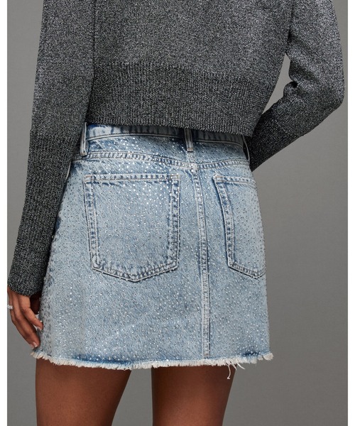 ALLSAINTS（オールセインツ）の「WENDEL EMBELLISHED DENIM MINI SKIRT | WENDEL エンベリッシュド デニム ミニ スカート（デニムスカート・レディース・ライトインディゴブルー・6/8）」の5枚目の写真