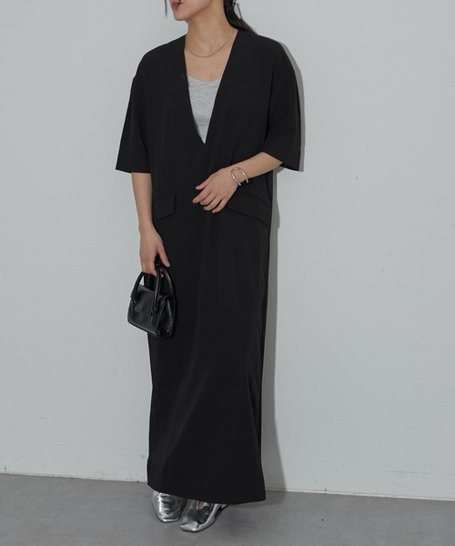 COLONY 2139(コロニートゥーワンスリーナイン)の「スリットVネック COLONY 2139(コロニートゥーワンスリーナイン)の「スリットVネック