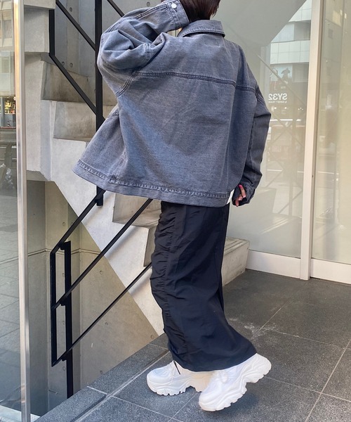 RAY CASSIN(レイカズン)の「オーバーサイズGジャン(デニムジャケット・レディース・グレー/ライトブルー・FREE)」の7枚目の写真