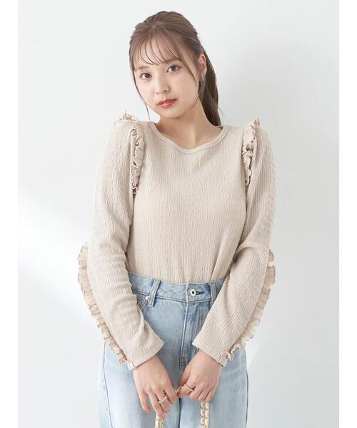 earth music&ecology(アースミュージックアンドエコロジー)の「シャーリングカットプルオーバー(Tシャツ/カットソー・レディース・イエロー/ブルー/アイボリー/グレイッシュベージュ・FREE)」の6枚目の写真