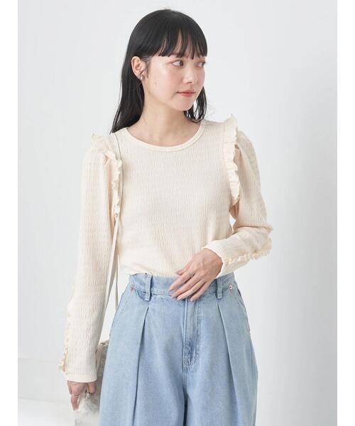 earth music&ecology(アースミュージックアンドエコロジー)の「シャーリングカットプルオーバー(Tシャツ/カットソー・レディース・イエロー/ブルー/アイボリー/グレイッシュベージュ・FREE)」の9枚目の写真