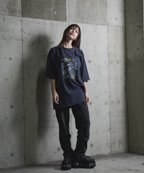 SILVER BULLET(シルバーバレット)の「『CavariA/キャバリア』加工フォトグラフィック半袖Tシャツ(Tシャツ/カットソー・メンズ・A/B/C・M/L)」の2枚目の写真