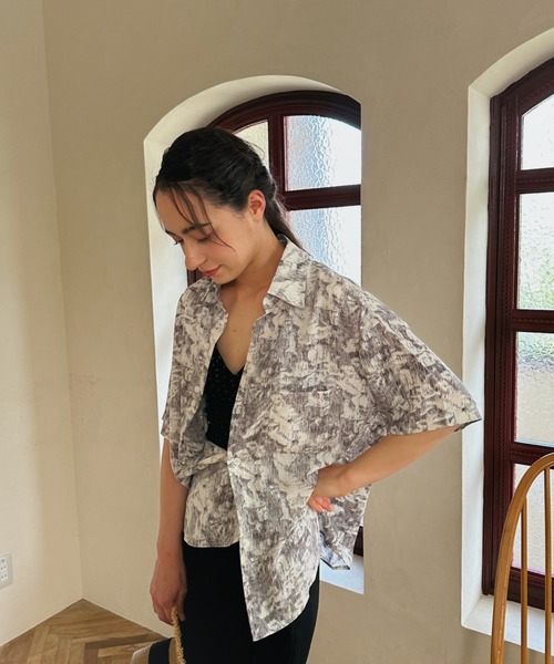 aimoha（アイモハ）の「レトロ柄ブラウス (SS)（シャツ/ブラウス・レディース・ライトグレー・SMALL/MEDIUM/LARGE）」の3枚目の写真