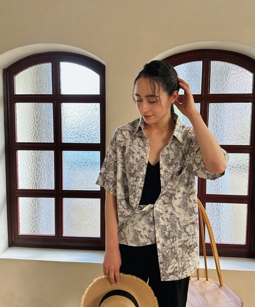 aimoha（アイモハ）の「レトロ柄ブラウス (SS)（シャツ/ブラウス・レディース・ライトグレー・SMALL/MEDIUM/LARGE）」の5枚目の写真