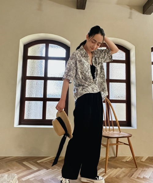 aimoha（アイモハ）の「レトロ柄ブラウス (SS)（シャツ/ブラウス・レディース・ライトグレー・SMALL/MEDIUM/LARGE）」の8枚目の写真