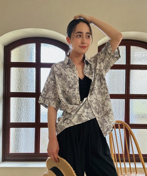 aimoha（アイモハ）の「レトロ柄ブラウス (SS)（シャツ/ブラウス・レディース・ライトグレー・SMALL/MEDIUM/LARGE）」の7枚目の写真