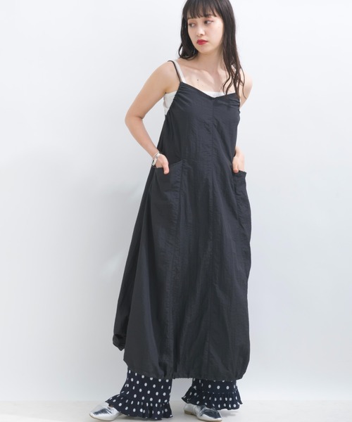 terrace(テラス)の「ナイロンバルーンキャミワンピース(ワンピース・レディース・アイボリー/ブラック系その他/グリーン系その他/ブラック/レッド/ブルー・MEDIUM)」の17枚目の写真