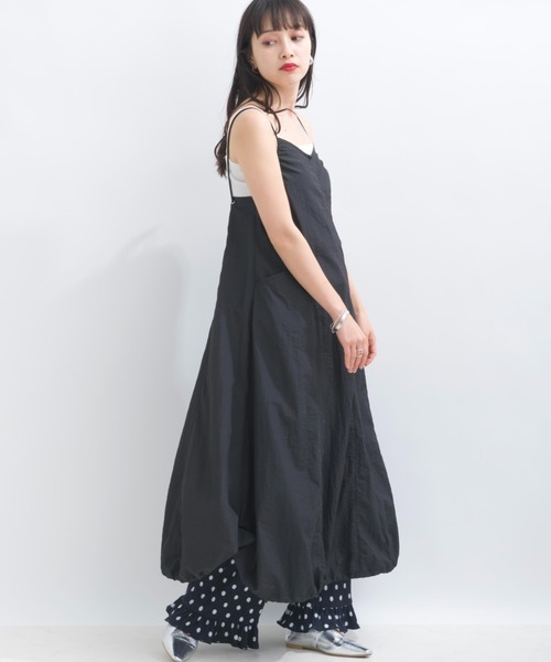 terrace(テラス)の「ナイロンバルーンキャミワンピース(ワンピース・レディース・アイボリー/ブラック系その他/グリーン系その他/ブラック/レッド/ブルー・MEDIUM)」の16枚目の写真