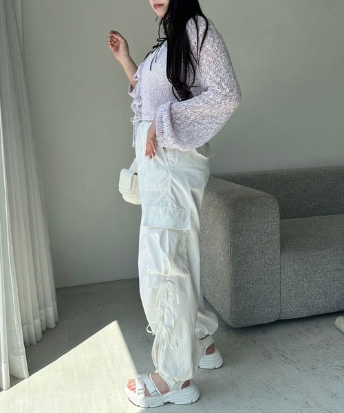 OLIVE des OLIVE(オリーブデオリーブ)の「リボンVネックカーディガン(カーディガン/ボレロ・レディース・オフホワイト/ブラック/マルチ/ラベンダー・FREE)」の5枚目の写真
