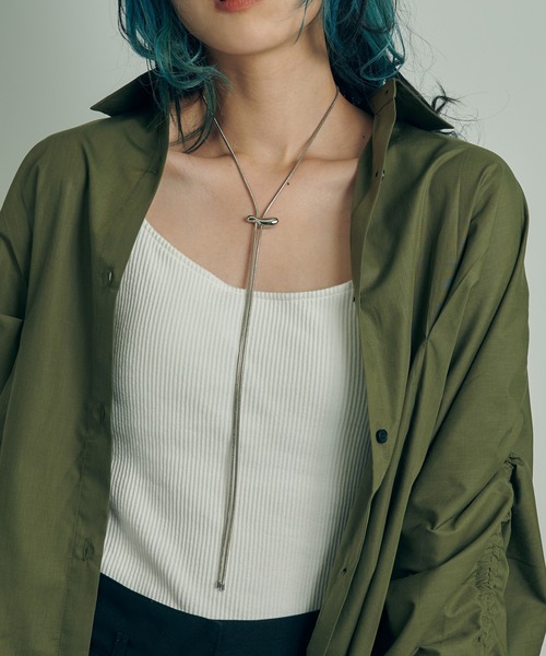 GOLDY(ゴールディ)の「ニュアンス メタル ループ タイ ネックレス(ネックレス・レディース・ゴールド/シルバー系その他/ゴールド系その他/シルバー・FREE)」の2枚目の写真