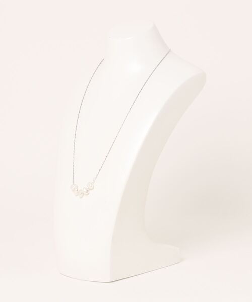 natural couture（ナチュラルクチュール）の「5連パールネックレス（ネックレス・レディース・ゴールド/シルバー・FREE）」の4枚目の写真