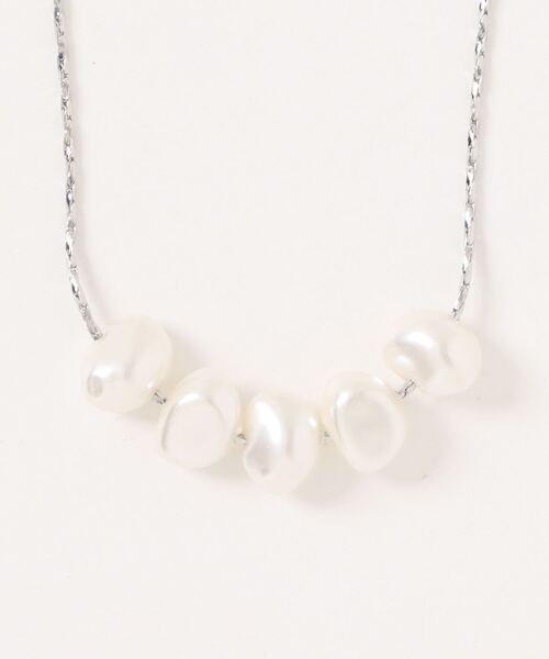 natural couture（ナチュラルクチュール）の「5連パールネックレス（ネックレス・レディース・ゴールド/シルバー・FREE）」の5枚目の写真