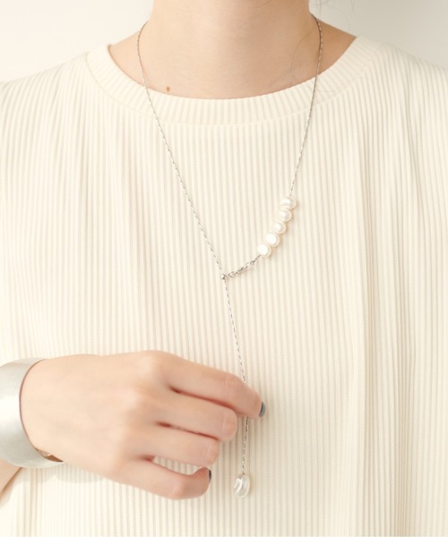 natural couture（ナチュラルクチュール）の「5連パールネックレス（ネックレス・レディース・ゴールド/シルバー・FREE）」の13枚目の写真