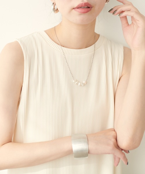 natural couture（ナチュラルクチュール）の「5連パールネックレス（ネックレス・レディース・ゴールド/シルバー・FREE）」の12枚目の写真