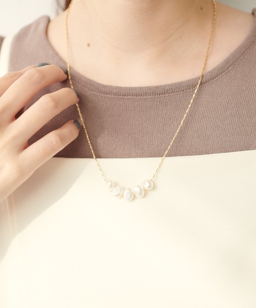 natural couture（ナチュラルクチュール）の「5連パールネックレス（ネックレス・レディース・ゴールド/シルバー・FREE）」の7枚目の写真