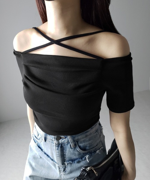 me+em select(ミームセレクト)の「【 3WAY 】クロスストラップオフショルリブTシャツ / cross strap off-shoulder rib Tee(Tシャツ/カットソー・レディース・ホワイト/ブラック・FREE)」の1枚目の写真