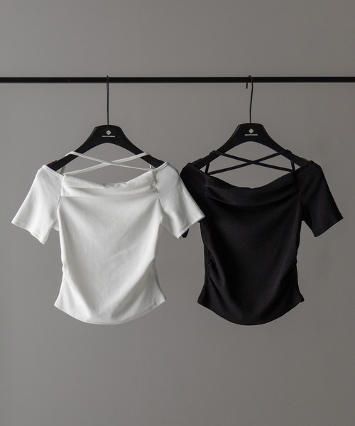 me+em select(ミームセレクト)の「【 3WAY 】クロスストラップオフショルリブTシャツ / cross strap off-shoulder rib Tee(Tシャツ/カットソー・レディース・ホワイト/ブラック・FREE)」の3枚目の写真