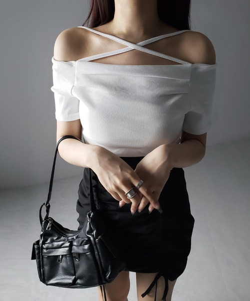 me+em select(ミームセレクト)の「【 3WAY 】クロスストラップオフショルリブTシャツ / cross strap off-shoulder rib Tee(Tシャツ/カットソー・レディース・ホワイト/ブラック・FREE)」の13枚目の写真