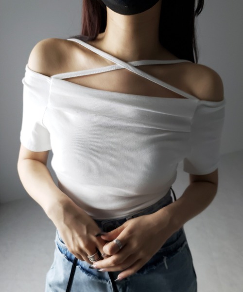 me+em select(ミームセレクト)の「【 3WAY 】クロスストラップオフショルリブTシャツ / cross strap off-shoulder rib Tee(Tシャツ/カットソー・レディース・ホワイト/ブラック・FREE)」の16枚目の写真