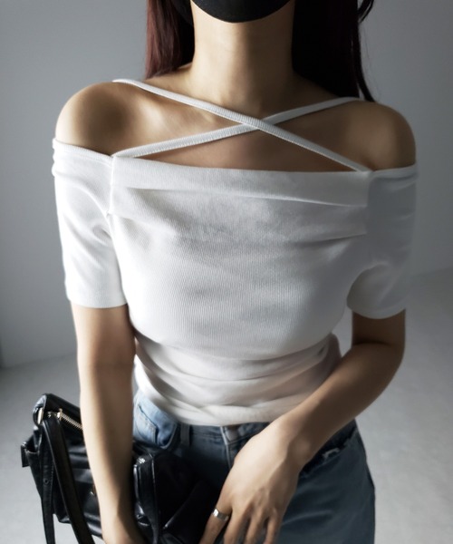 me+em select(ミームセレクト)の「【 3WAY 】クロスストラップオフショルリブTシャツ / cross strap off-shoulder rib Tee(Tシャツ/カットソー・レディース・ホワイト/ブラック・FREE)」の7枚目の写真