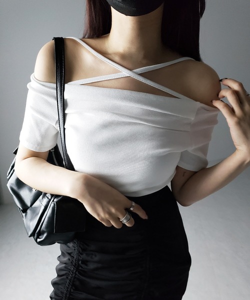 me+em select(ミームセレクト)の「【 3WAY 】クロスストラップオフショルリブTシャツ / cross strap off-shoulder rib Tee(Tシャツ/カットソー・レディース・ホワイト/ブラック・FREE)」の22枚目の写真