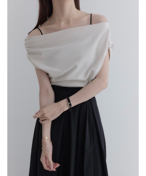 ポローラ　アシンメトリードレープトップス　ベージュ アシンメトリードレープトップス/ベージュ（Tシャツ/カットソー
