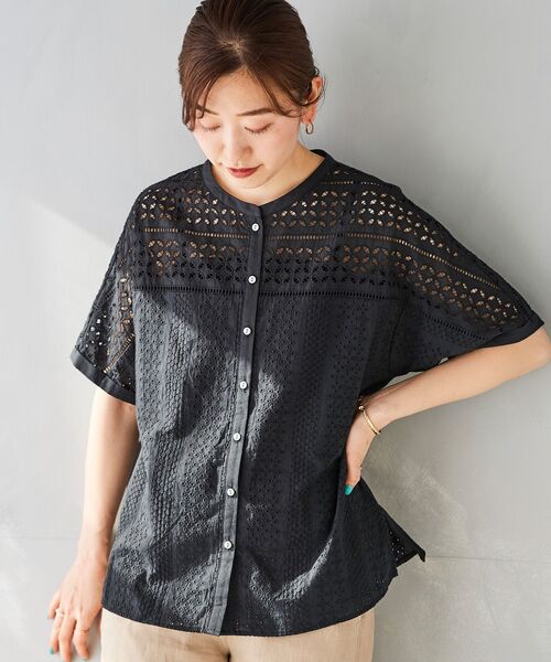 le.coeur blanc(ルクールブラン)の「カットワークレースドルマンブラウス(シャツ/ブラウス・レディース・ブラック/ホワイト/マスタード・38)」の3枚目の写真