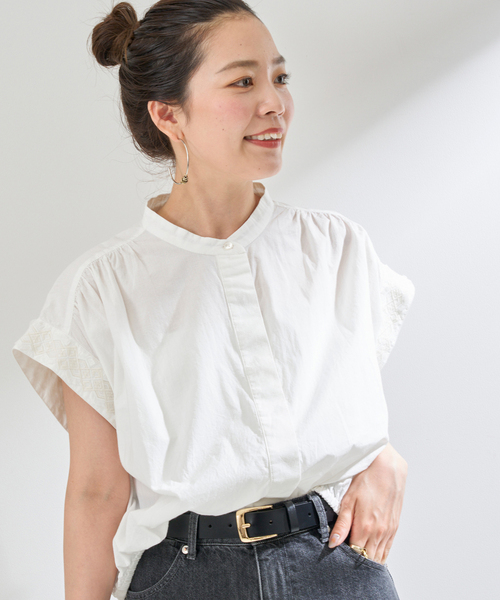 B.C STOCK(ベーセーストック)の「【一部WEB限定カラー】袖刺繍ブラウス(シャツ/ブラウス・レディース・ブラック/ホワイト/ピンク系その他・FREE)」の1枚目の写真