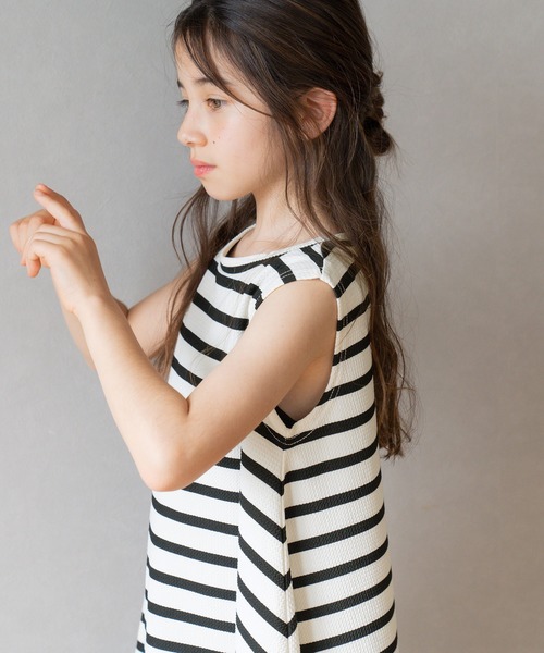 coca(coca)(コカ)の「キッズ 親子お揃いエンボス加工ボーダーノースリチュニック(タンクトップ・キッズ・アイボリー/チャコール・120/130/140/150)」の5枚目の写真