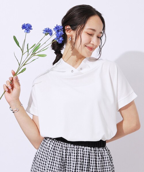 DRESKIP（ドレスキップ）の「◆【高レビュー/UV】さらりと大人カジュアルな装いに 抜け襟Tシャツ（Tシャツ/カットソー・レディース・ブラック/カーキ/ライトベージュ/イエロー/オフホワイト/グリーン・02/03/04）」の2枚目の写真