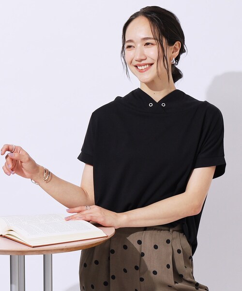 DRESKIP（ドレスキップ）の「◆【高レビュー/UV】さらりと大人カジュアルな装いに 抜け襟Tシャツ（Tシャツ/カットソー・レディース・ブラック/カーキ/ライトベージュ/イエロー/オフホワイト/グリーン・02/03/04）」の3枚目の写真