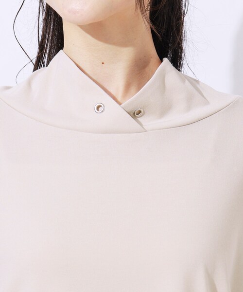 DRESKIP（ドレスキップ）の「◆【高レビュー/UV】さらりと大人カジュアルな装いに 抜け襟Tシャツ（Tシャツ/カットソー・レディース・ブラック/カーキ/ライトベージュ/イエロー/オフホワイト/グリーン・02/03/04）」の9枚目の写真