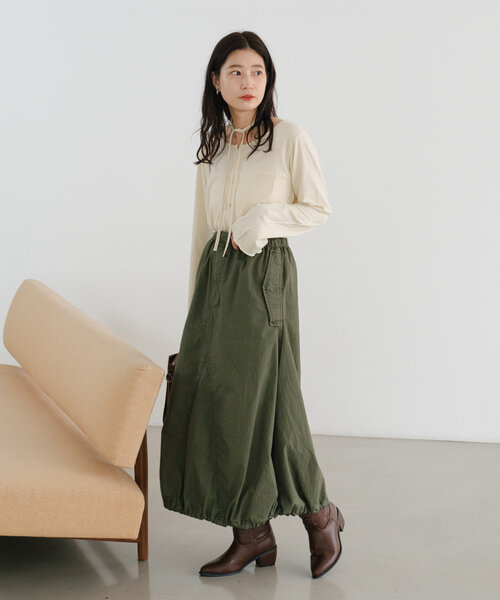 Kastane(カスタネ)の「【2サイズ展開】オーバーダイパラシュートスカート(スカート・レディース・チャコールグレー/カーキ・0/1)」の4枚目の写真