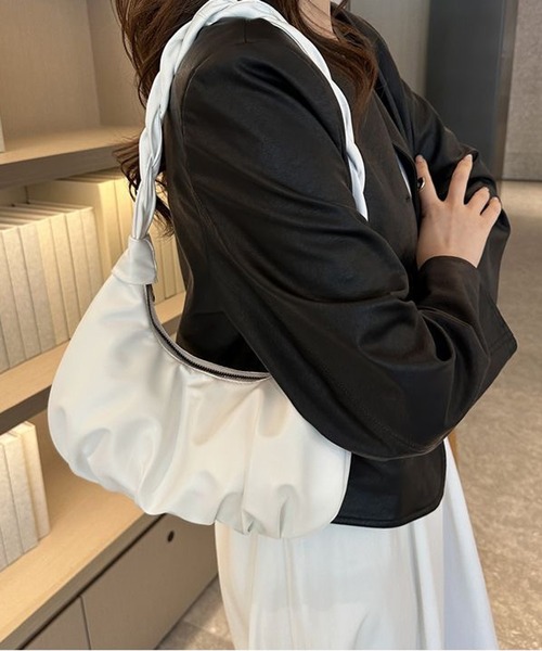 NANEA（ナネア）の「タックハーフムーンバッグ（ハンドバッグ）」 - WEAR