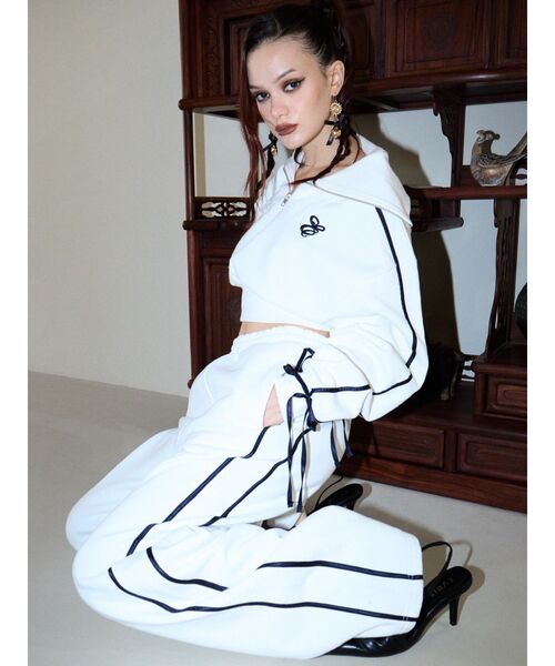 EVRIS（エヴリス）の「リボンスリーブハーフZIPショートスウェットトップス【セットアップ着用可能】（スウェット・レディース・ブラック/ホワイト/グレー/ネイビー・FREE）」の19枚目の写真