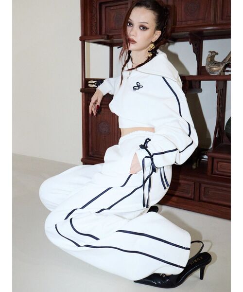 EVRIS（エヴリス）の「リボンスリーブハーフZIPショートスウェットトップス【セットアップ着用可能】（スウェット・レディース・ブラック/ホワイト/グレー/ネイビー・FREE）」の20枚目の写真