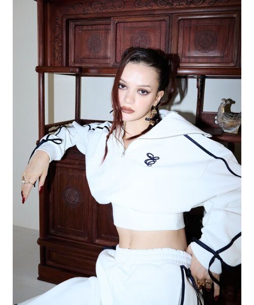 EVRIS（エヴリス）の「リボンスリーブハーフZIPショートスウェットトップス【セットアップ着用可能】（スウェット・レディース・ブラック/ホワイト/グレー/ネイビー・FREE）」の22枚目の写真