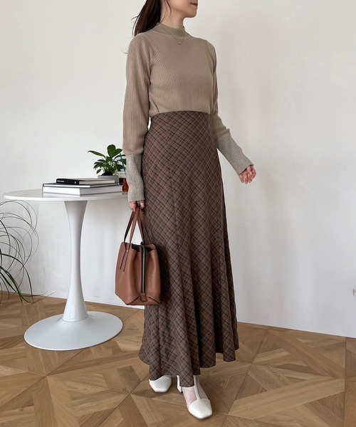 one after another NICE CLAUP(ワンアフターアナザーナイスクラップ)の「配色ラメボトルネックリブニット(ニット/セーター・レディース・グレー/グレイッシュベージュ/ブラック/アイボリー・FREE)」の10枚目の写真