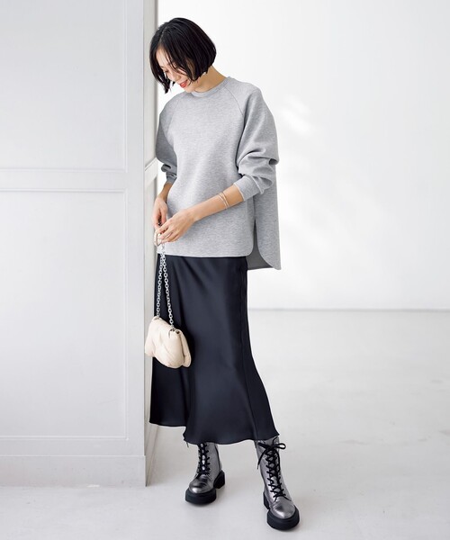 UNFILO(アンフィーロ)の「【新色・新サイズ登場!】サテン ナロースカート(スカート・レディース・ブラック系/アイボリー系/ダルブルー系/ベージュ系/ネイビー系・SMALL/X-SMALL/MEDIUM/LARGE)」の1枚目の写真